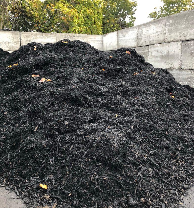 Black Shredded Mulch